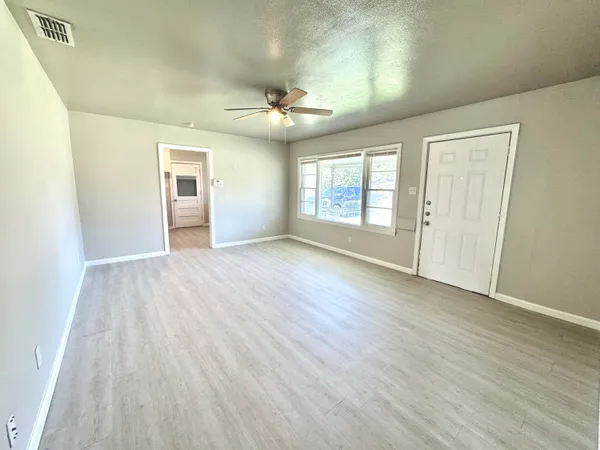 $1,325 | 3805 35th Street, Lubbock, TX 79413