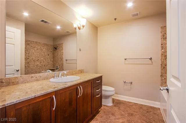 $2,200 | 150 South Las Vegas Boulevard, Unit 1212, Las Vegas, NV 89101