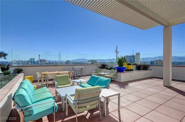$2,200 | 150 South Las Vegas Boulevard, Unit 1212, Las Vegas, NV 89101