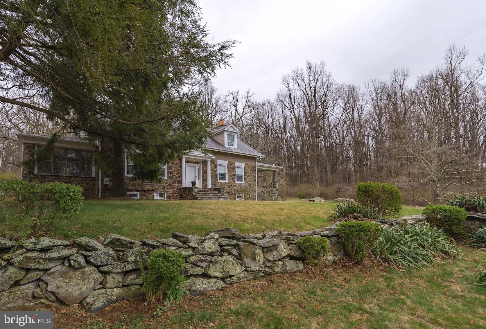 19094 Blue Ridge Mountain Road Bluemont, VA 20135 - Photo 1 of 22 Exterior (Front)