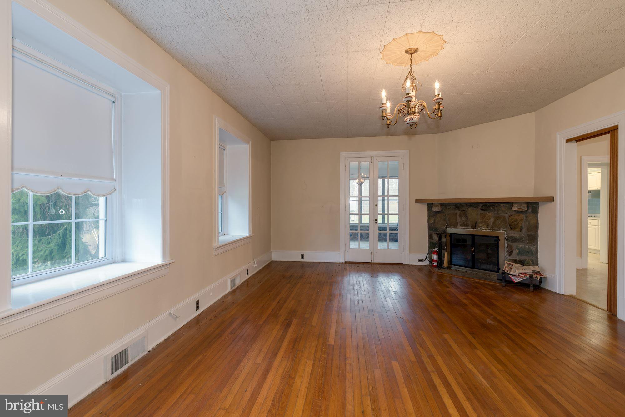 19094 Blue Ridge Mountain Road Bluemont, VA 20135 - Photo 3 of 22 Dining Room