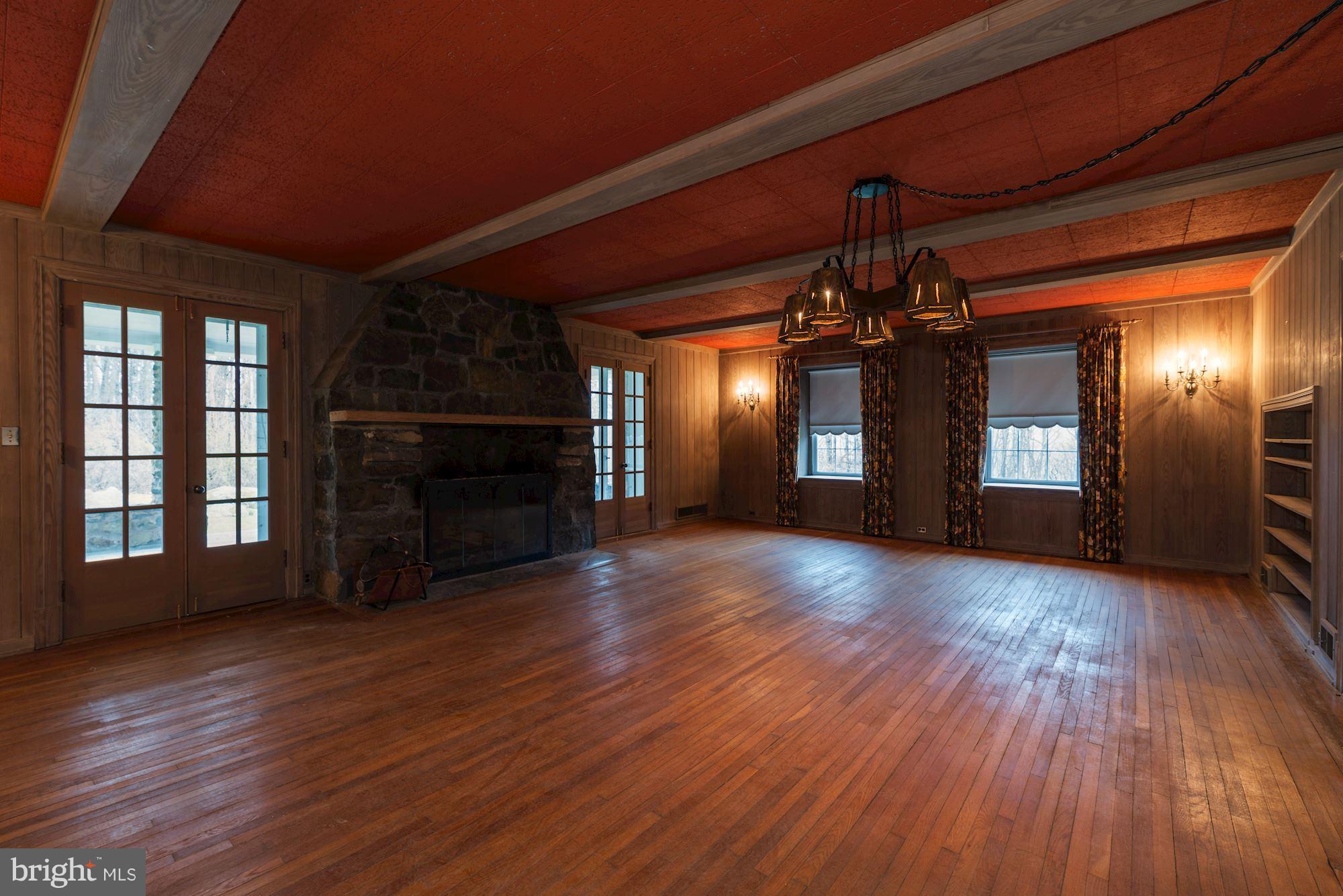 19094 Blue Ridge Mountain Road Bluemont, VA 20135 - Photo 5 of 22 Family Room