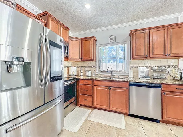 a en suite bathroom with sink and mirror