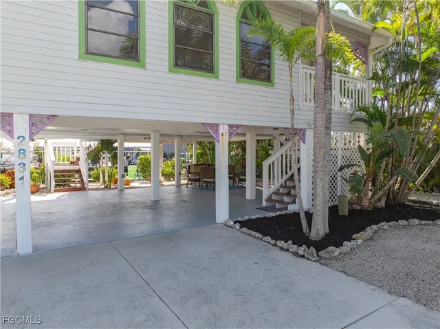 a view of entryway with staircase