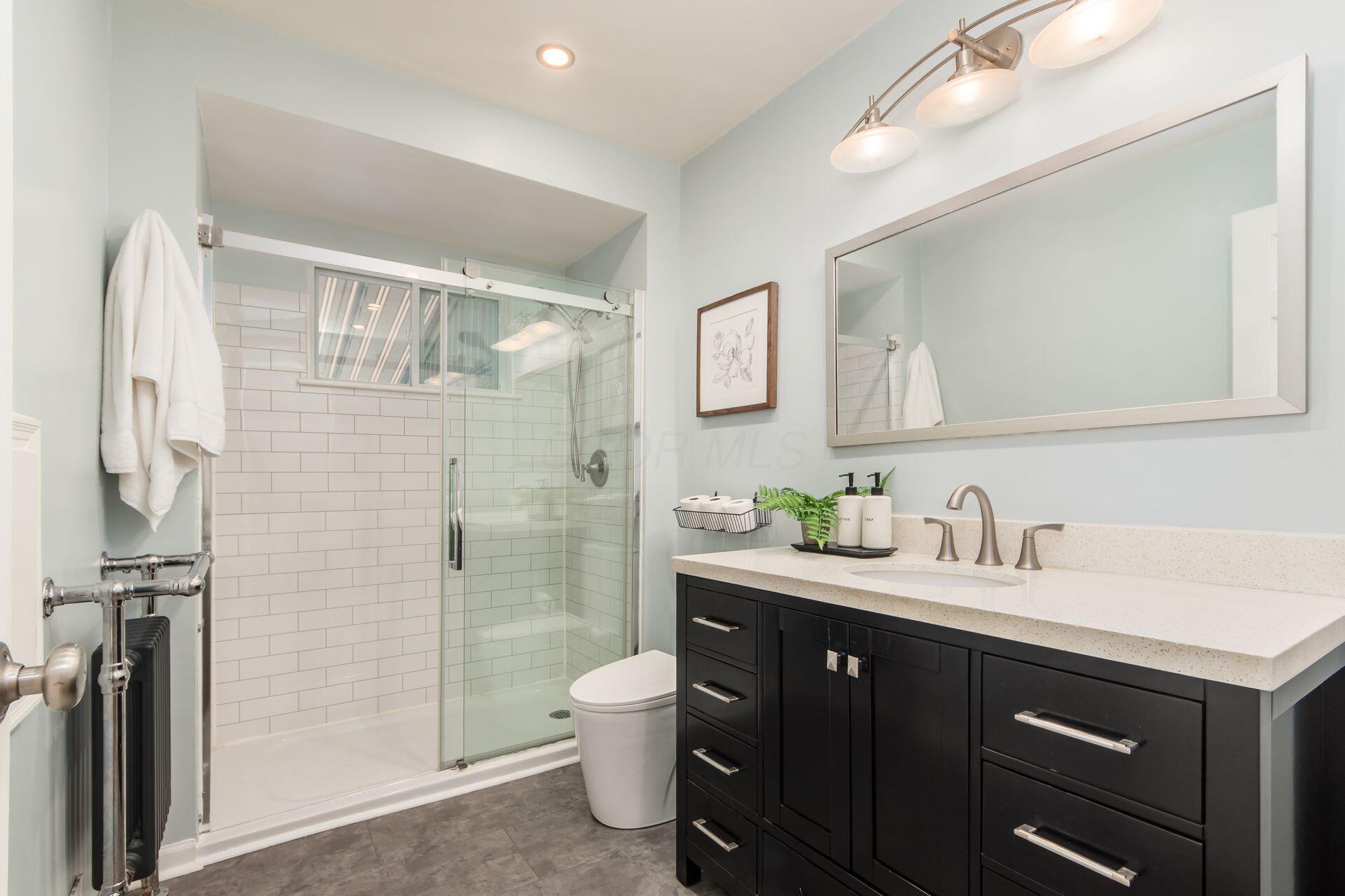 189 Nottingham Road Columbus, OH 43214 - Photo 12 of 45 1st floor full bath