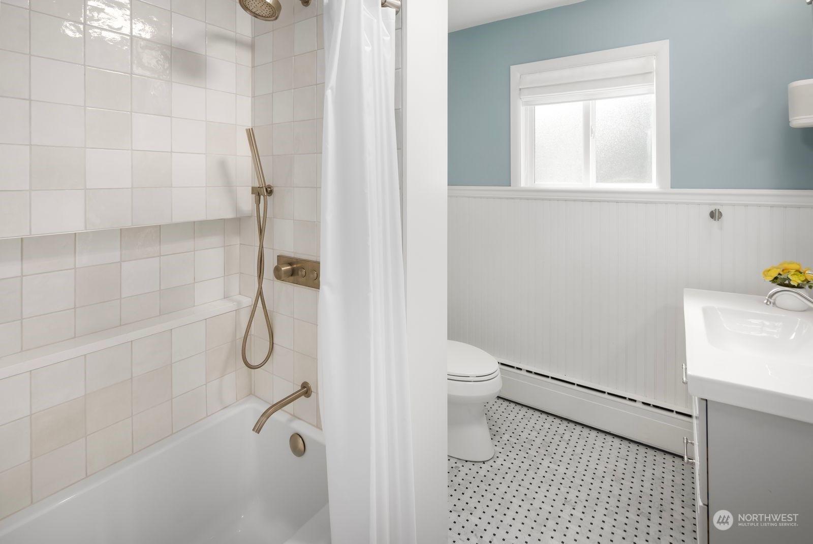 1417 North 40th Street Renton, WA 98056 - Photo 16 of 33 a bathroom with a shower a toilet and a sink