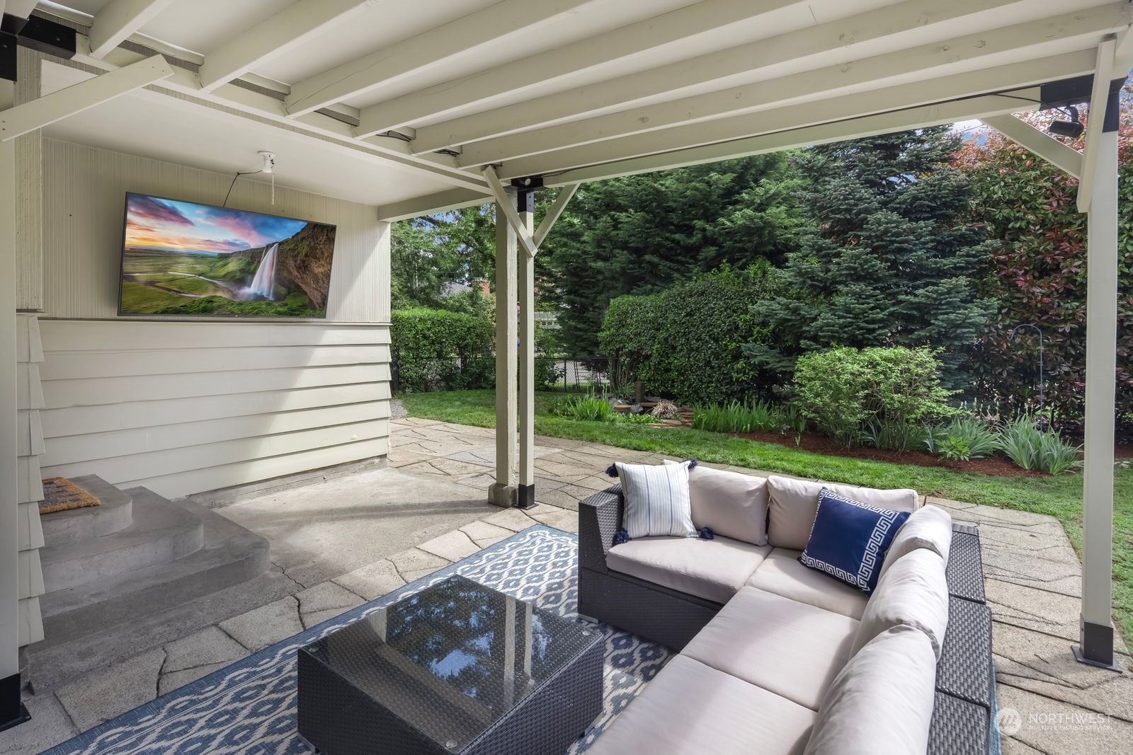 1417 North 40th Street Renton, WA 98056 - Photo 24 of 33 a outdoor living space with furniture and garden view