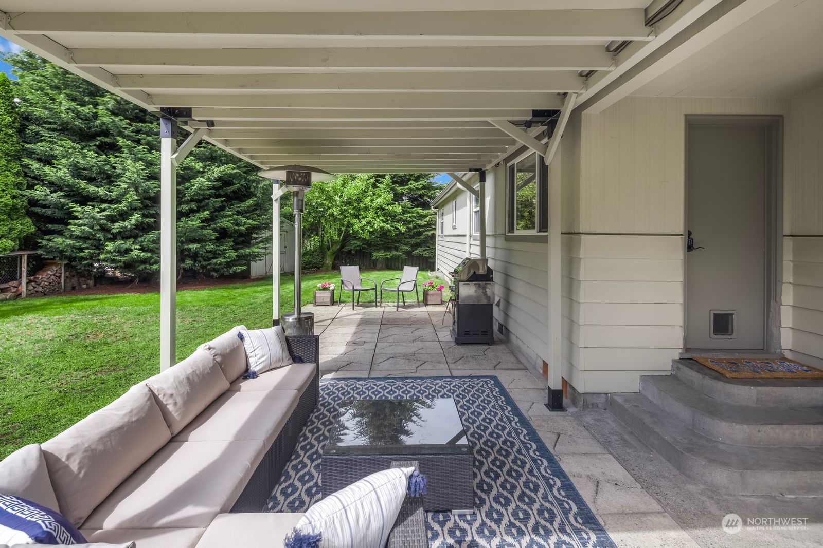 1417 North 40th Street Renton, WA 98056 - Photo 25 of 33 a balcony with furniture and a garden