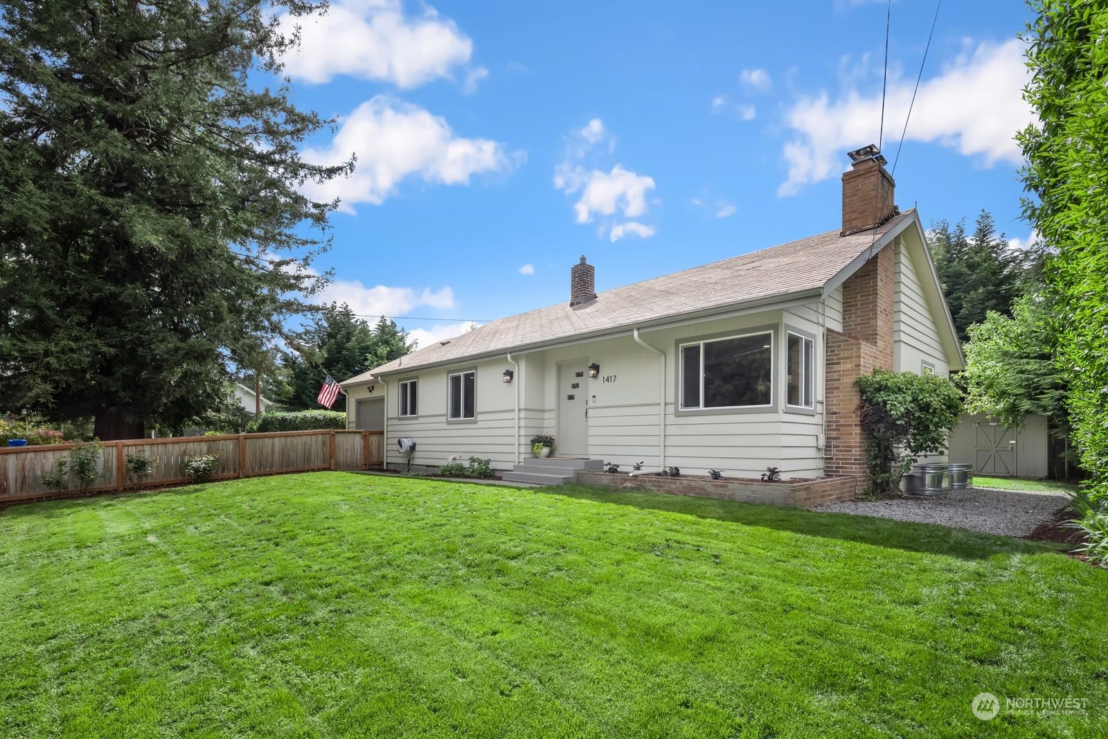 1417 North 40th Street Renton, WA 98056 - Photo 33 of 33 a front view of house with yard and green space
