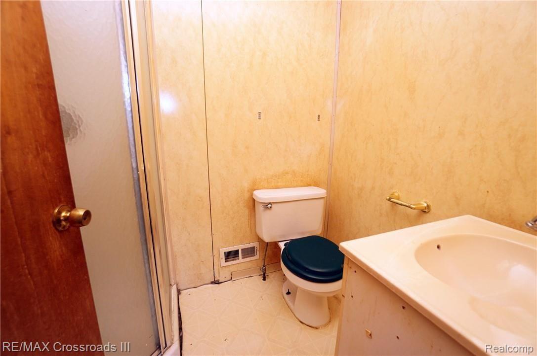 44200 Wear Road Belleville, MI 48111 - Photo 11 of 14 Master Bath
