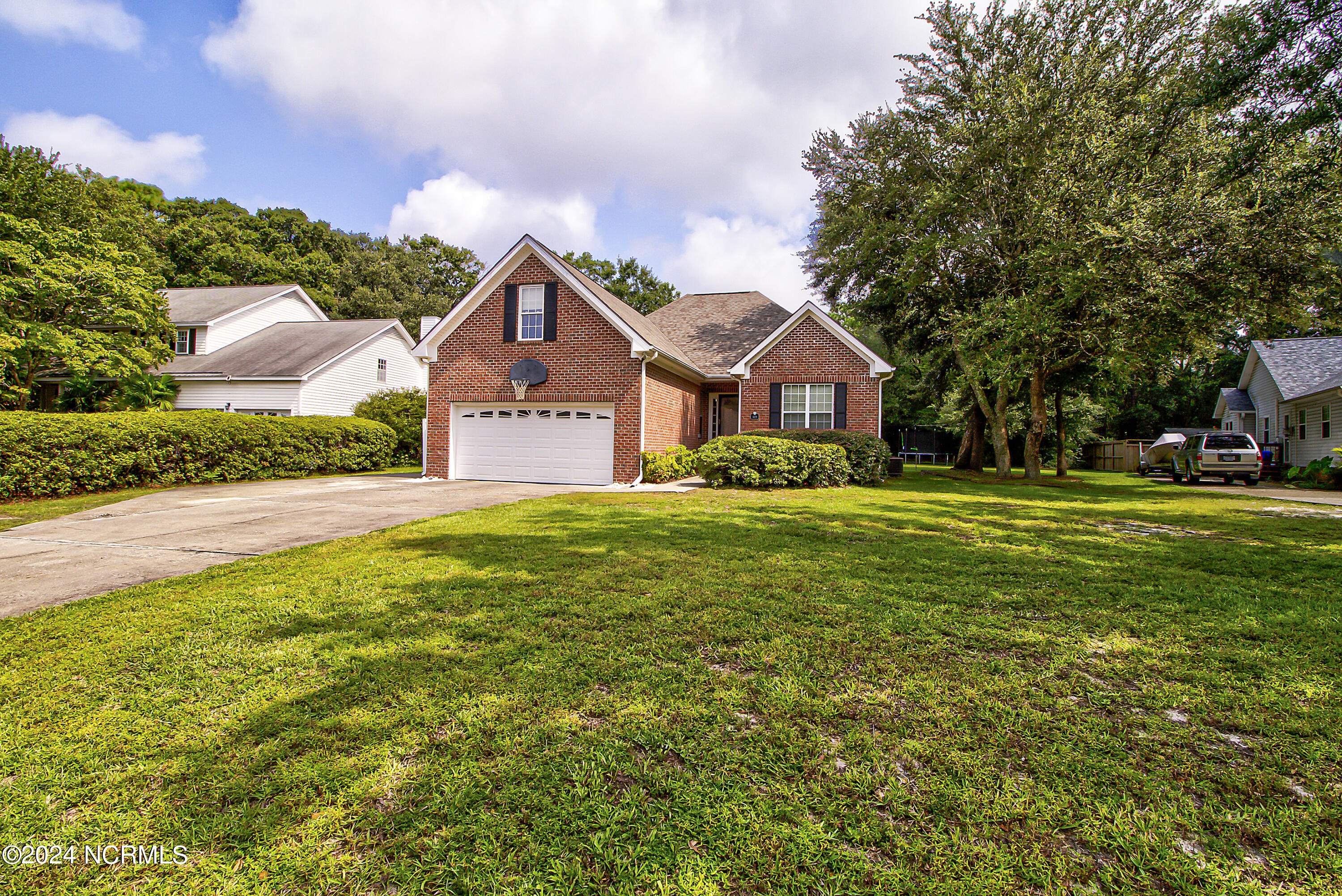 1429 Grove Point Road Wilmington, NC 28409 - Photo 2 of 31 IMG_5185_6_7