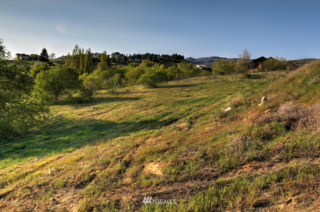 1095 Ridge Crest Drive Wenatchee, WA 98801 - Photo 11 of 18 Gallery Image 11