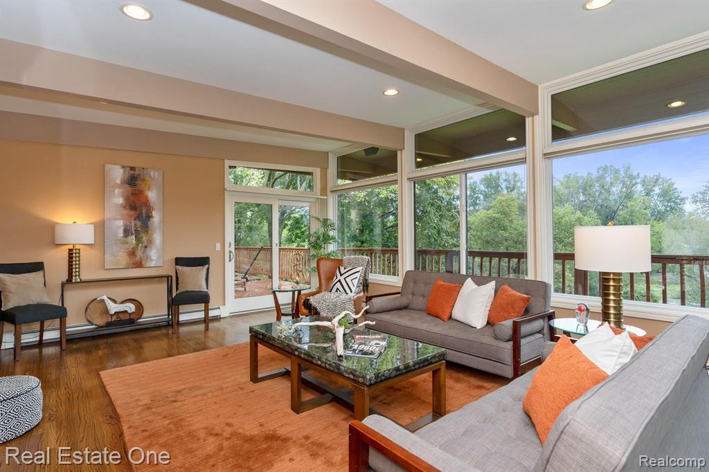 2083 Bonnie Brae Street Rochester Hills, MI 48309 - Photo 4 of 26