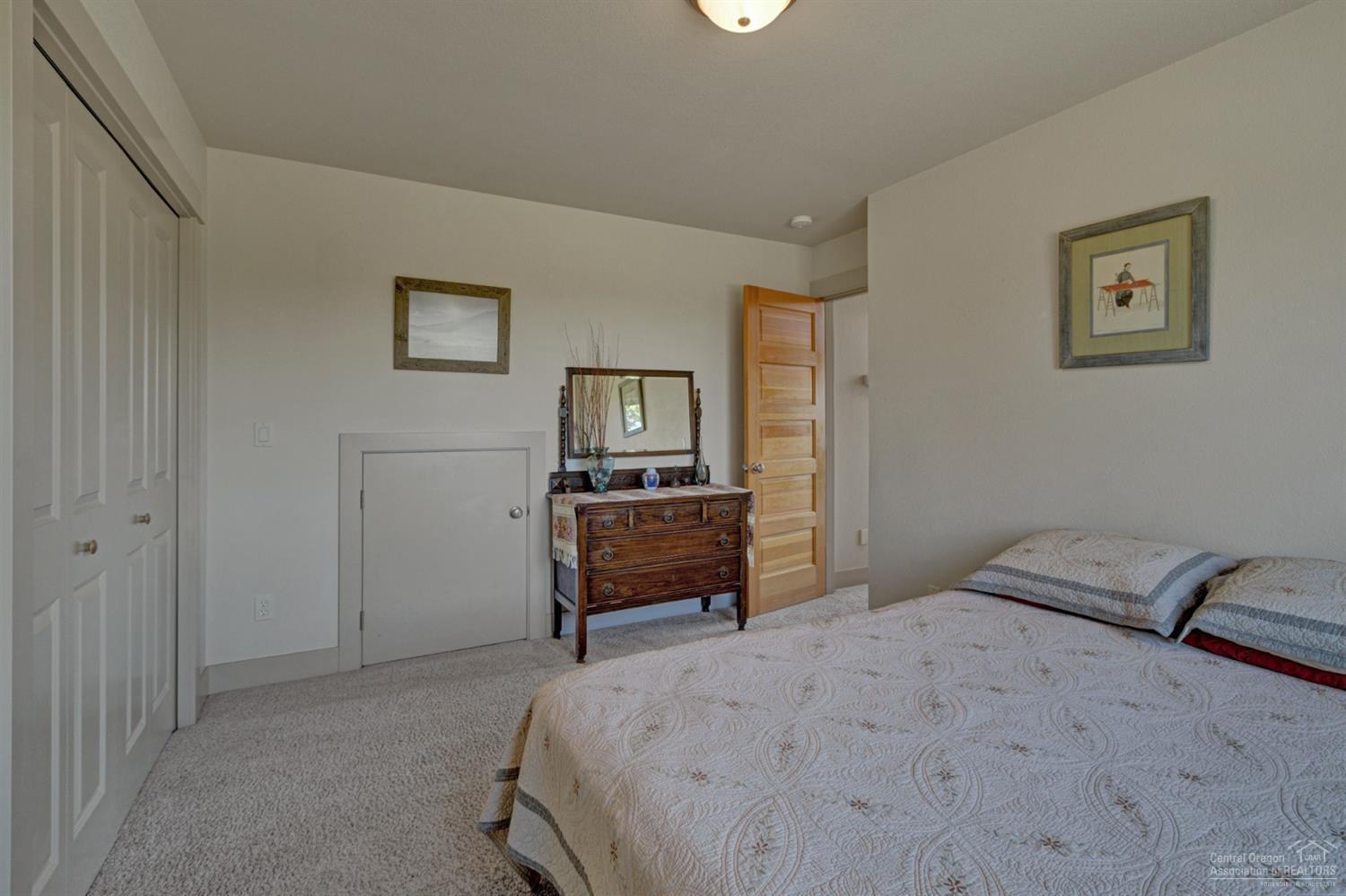 64405 Deschutes Market Road Bend, OR 97701 - Photo 8 of 25 a bedroom with a bed and a desk