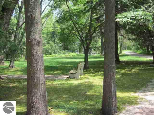 7600 South Dunns Farm Road Maple City, MI 49664 - Photo 8 of 25 1734018-7.JPG