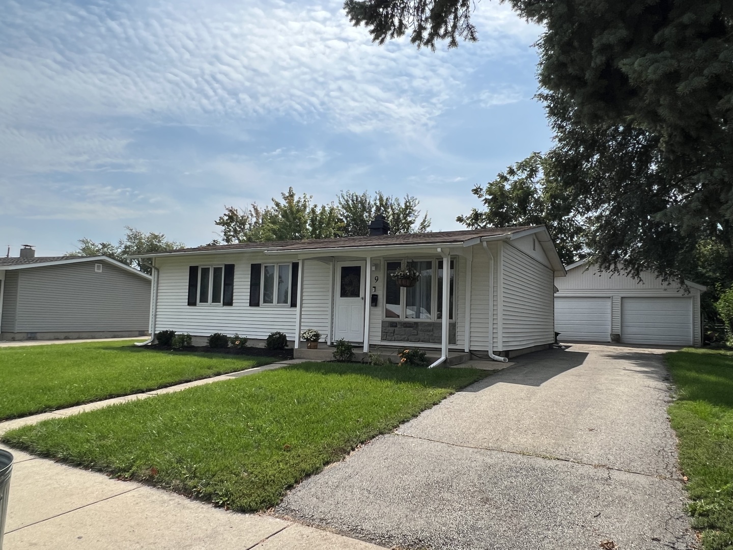 9 Belmont Drive Romeoville, IL 60446 - Photo 2 of 27 Gallery Image 2