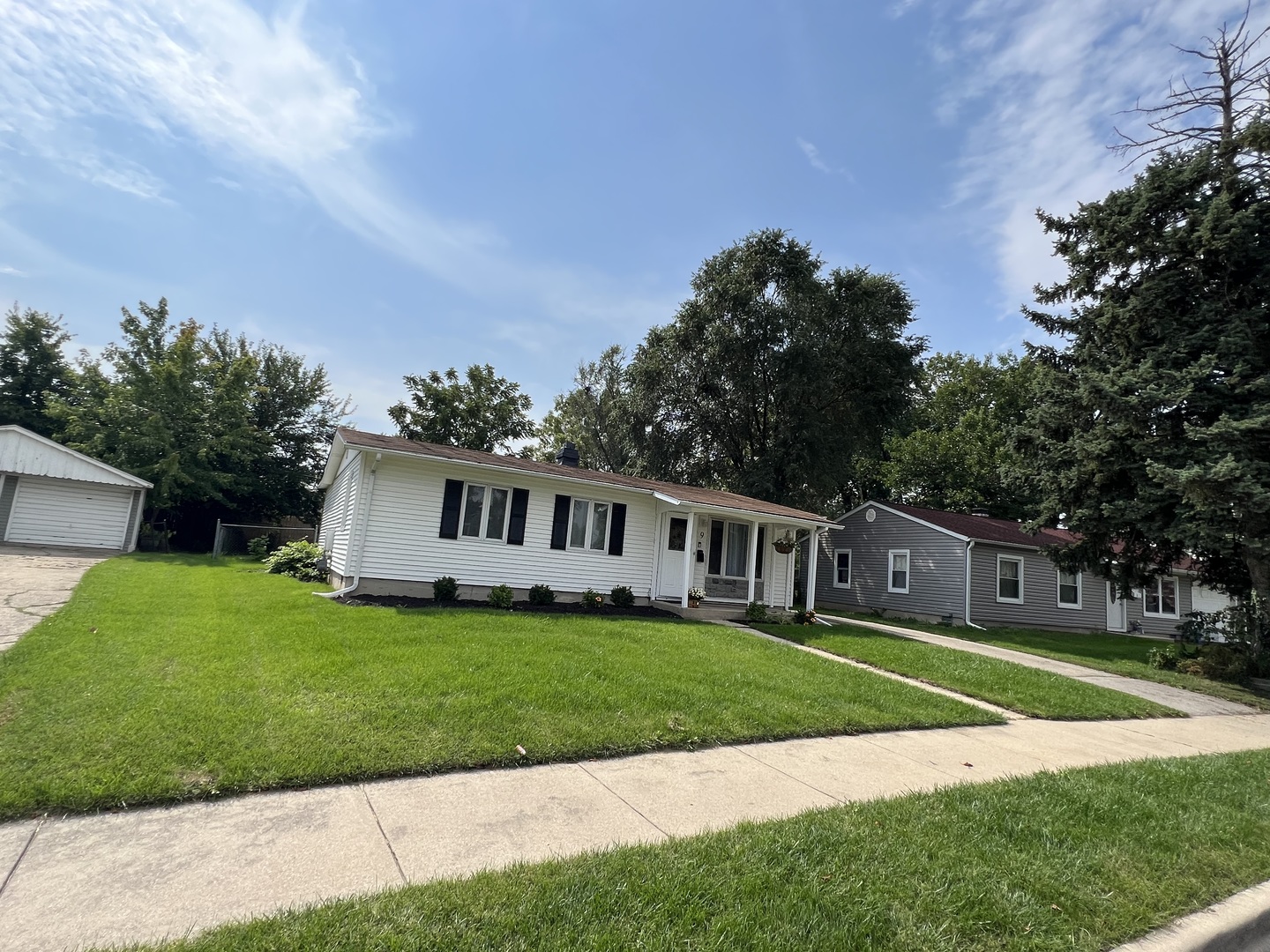 9 Belmont Drive Romeoville, IL 60446 - Photo 3 of 27 Gallery Image 3