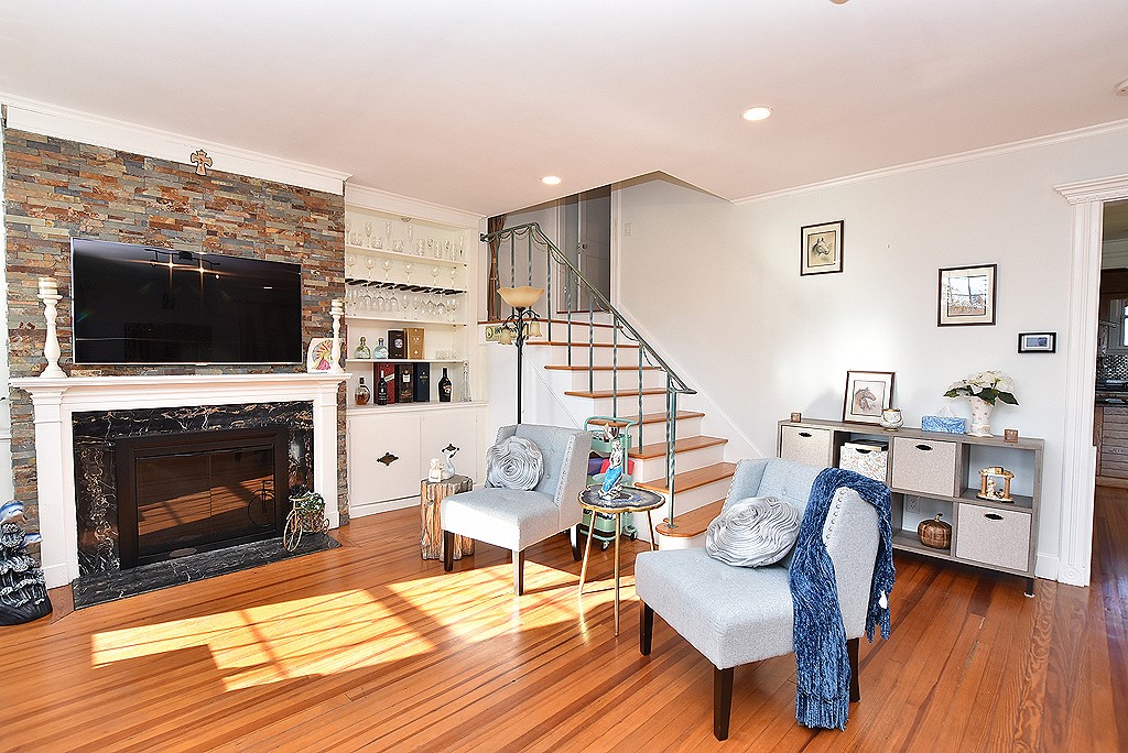 381 Blackstone Street Woonsocket, RI 02895 - Photo 3 of 23 Gallery Image 3