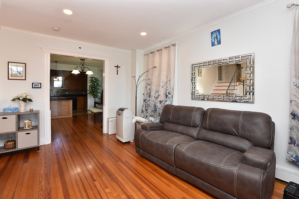 381 Blackstone Street Woonsocket, RI 02895 - Photo 4 of 23 Gallery Image 4