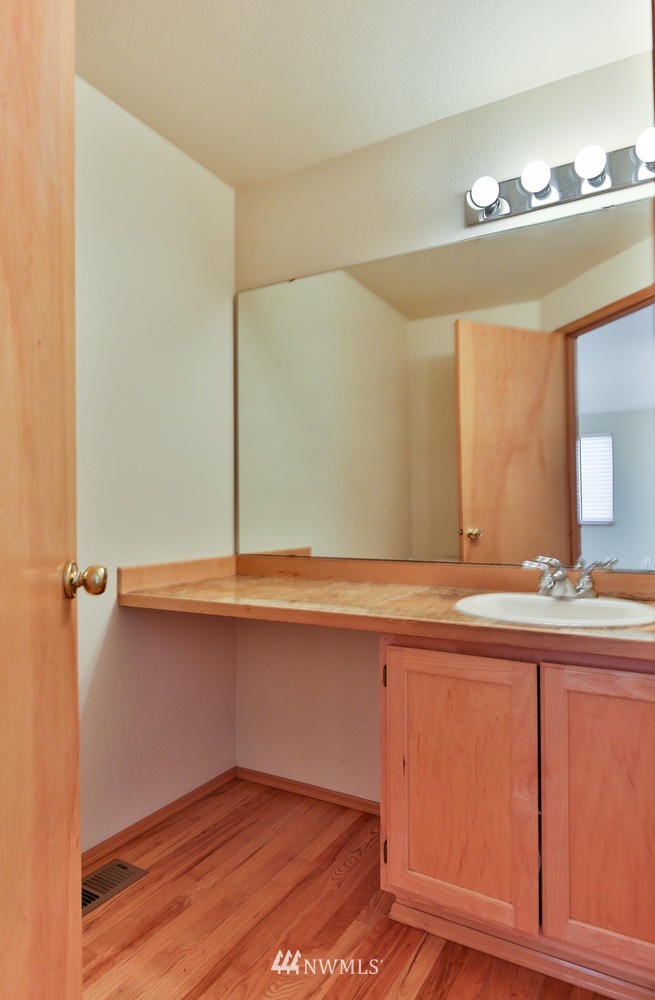 1915 Northeast 24th Street Renton, WA 98056 - Photo 11 of 26