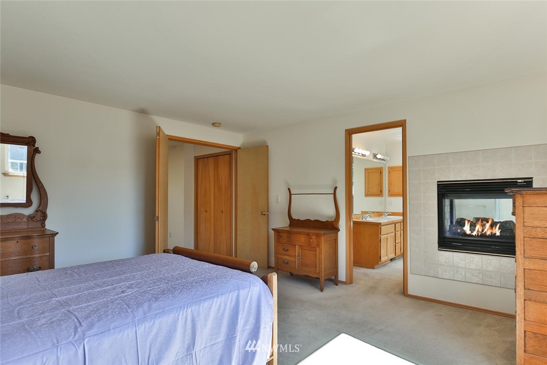 1915 Northeast 24th Street Renton, WA 98056 - Photo 14 of 26