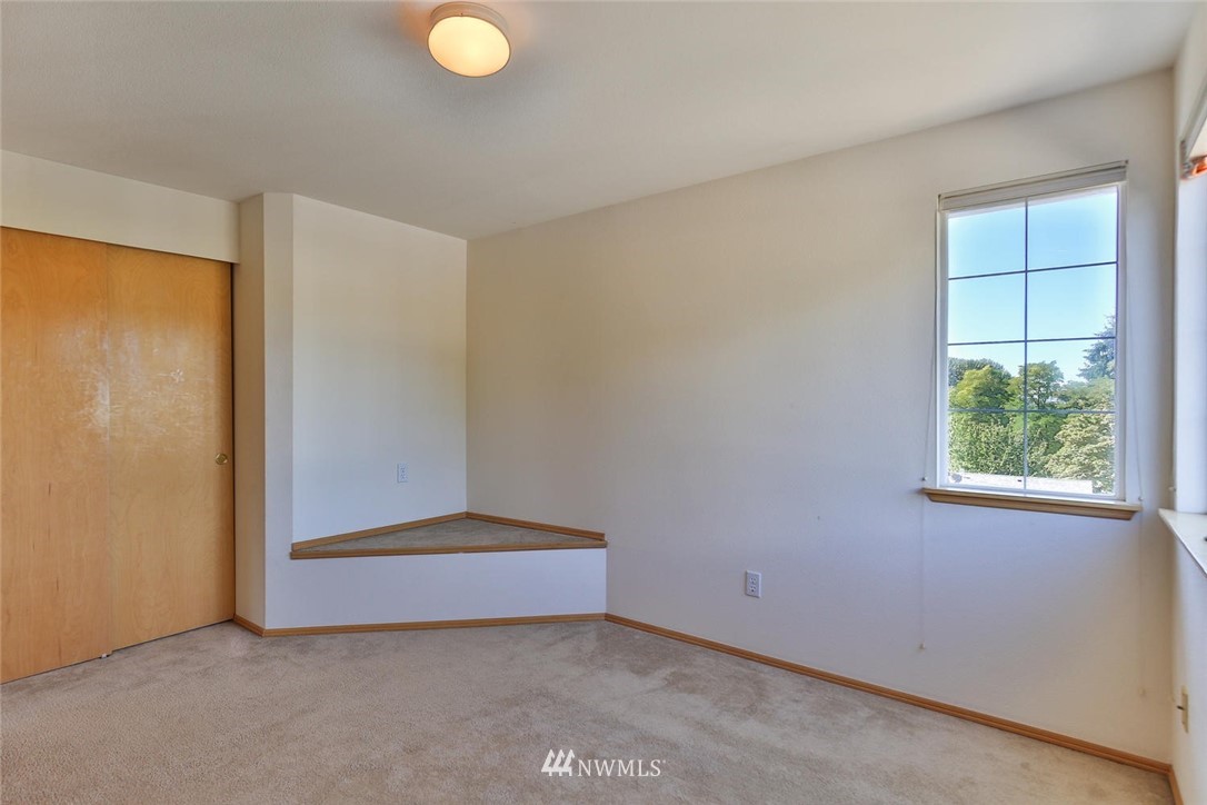 1915 Northeast 24th Street Renton, WA 98056 - Photo 20 of 26