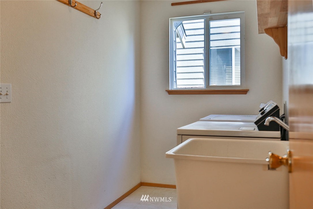 1915 Northeast 24th Street Renton, WA 98056 - Photo 22 of 26