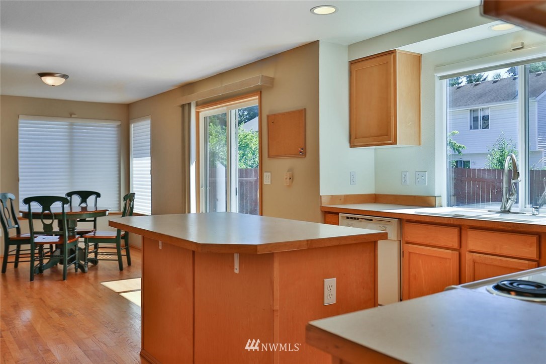 1915 Northeast 24th Street Renton, WA 98056 - Photo 7 of 26