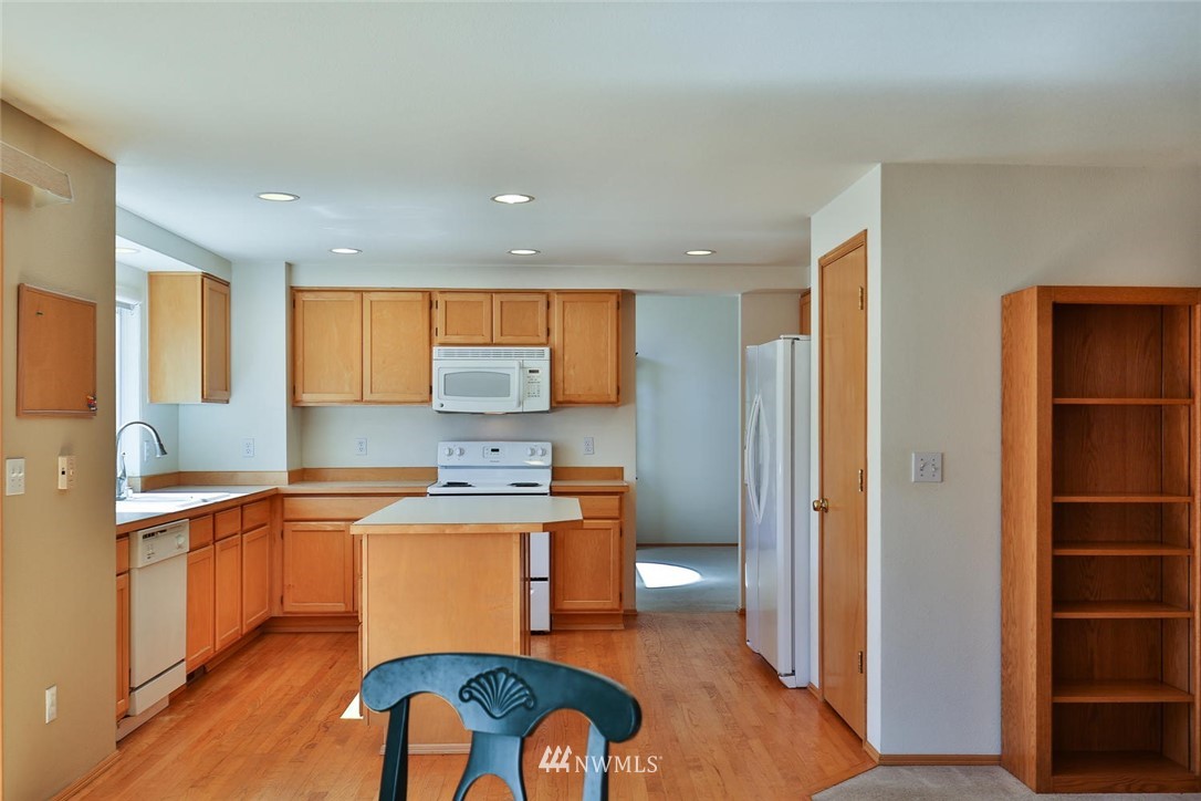 1915 Northeast 24th Street Renton, WA 98056 - Photo 8 of 26