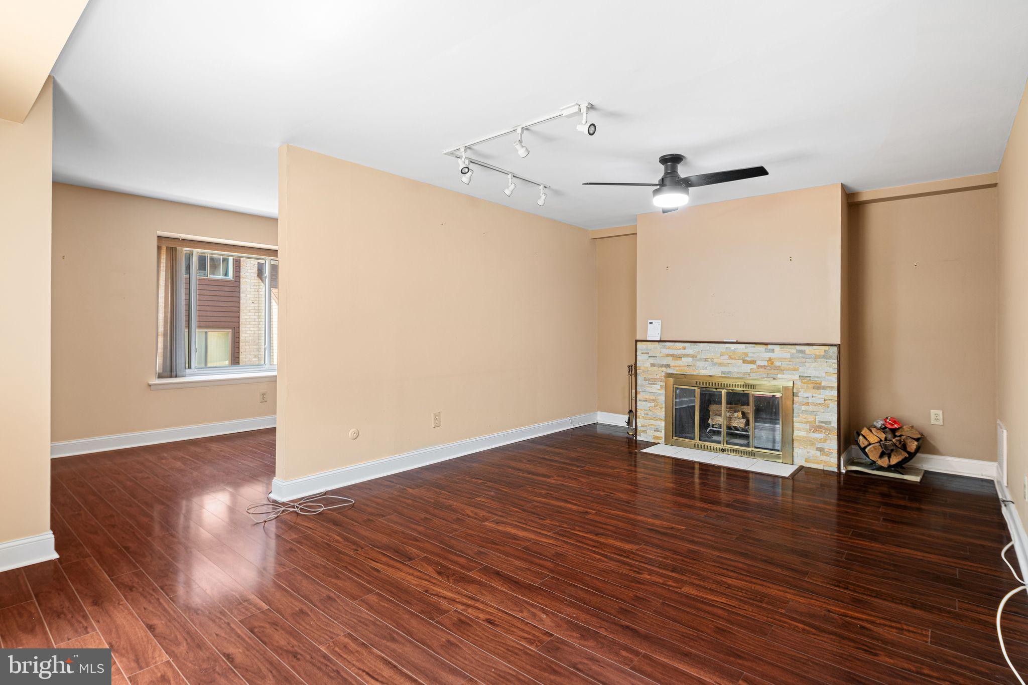 2709 Red Oak Circle Springfield, PA 19064 - Photo 16 of 29 View of living room & den
