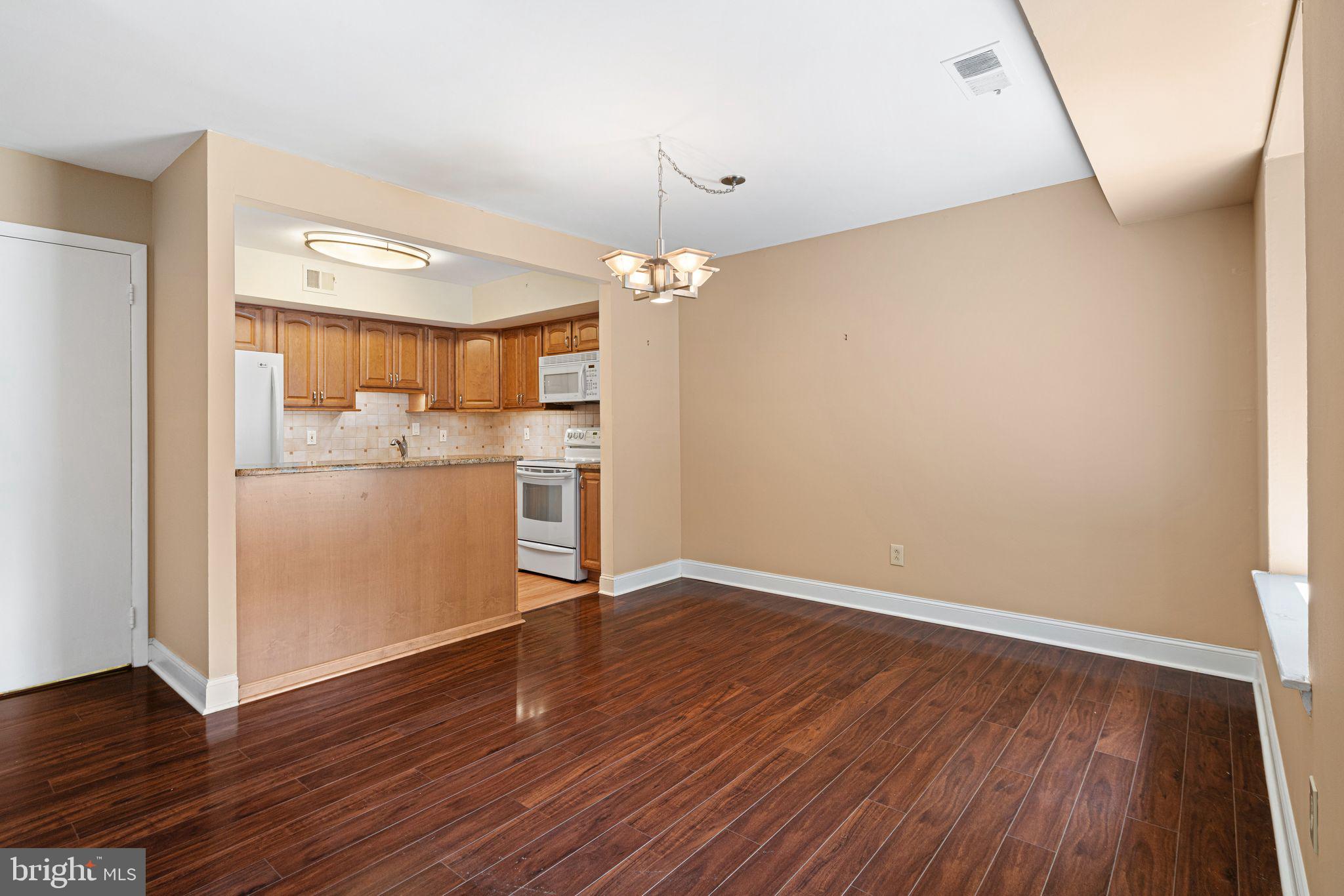 2709 Red Oak Circle Springfield, PA 19064 - Photo 10 of 29 View of dining room & kitchen