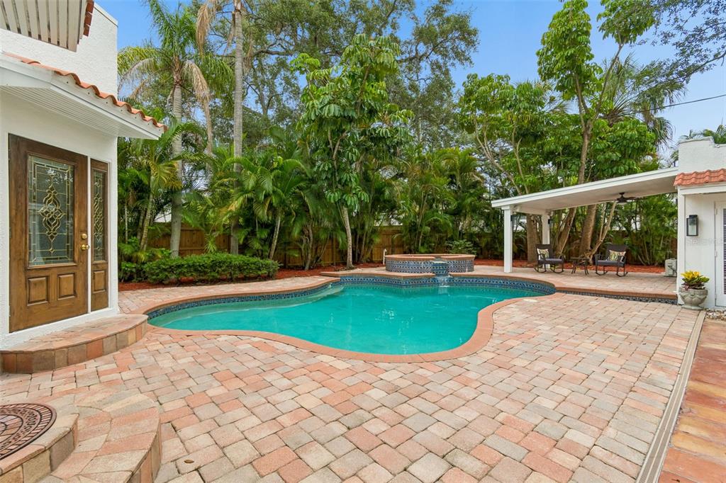 2434 West Prospect Road Tampa, FL 33629 - Photo 24 of 45 a view of a house with backyard and sitting area