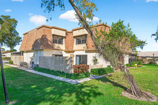 $299,000 | 865 Northwest 29th Avenue, Unit D, Delray Beach, FL 33445