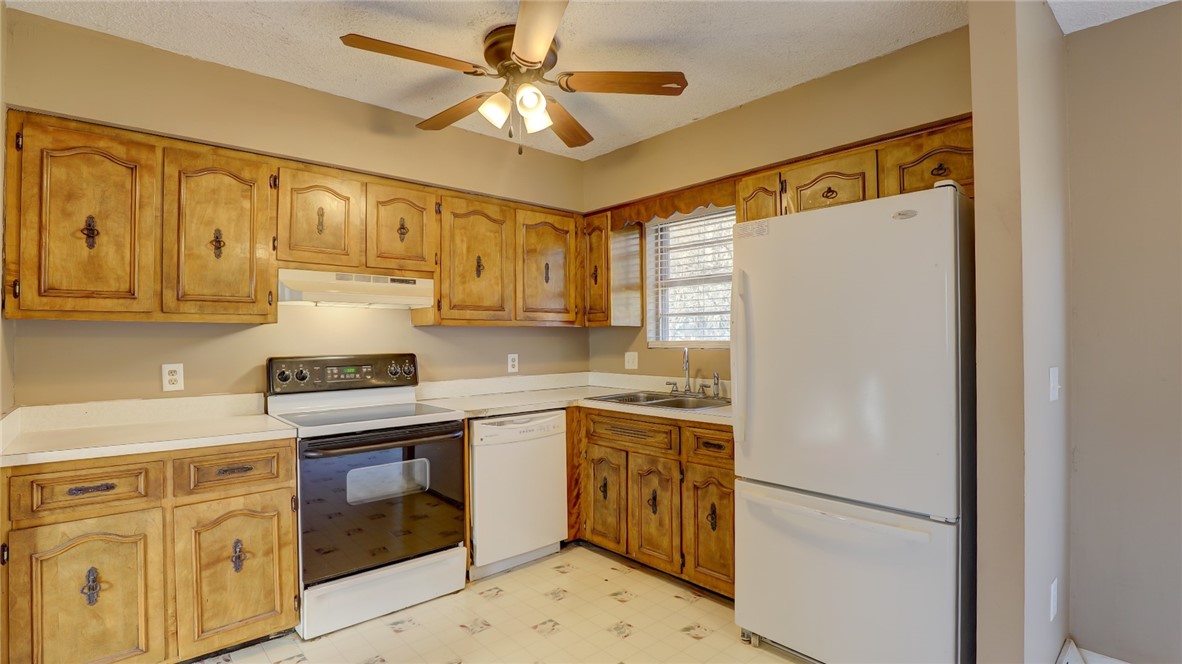 3638 Plover Drive Decatur, IL 62526 - Photo 11 of 28 Gallery Image 11