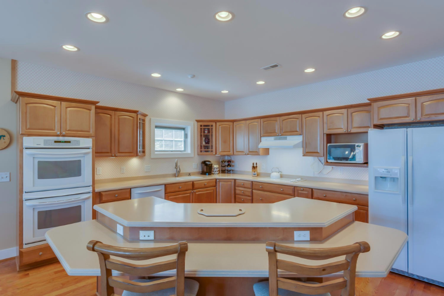 31544 Maple Island Road Dowagiac, MI 49047 - Photo 19 of 44 Kitchen with Breakfast Bar