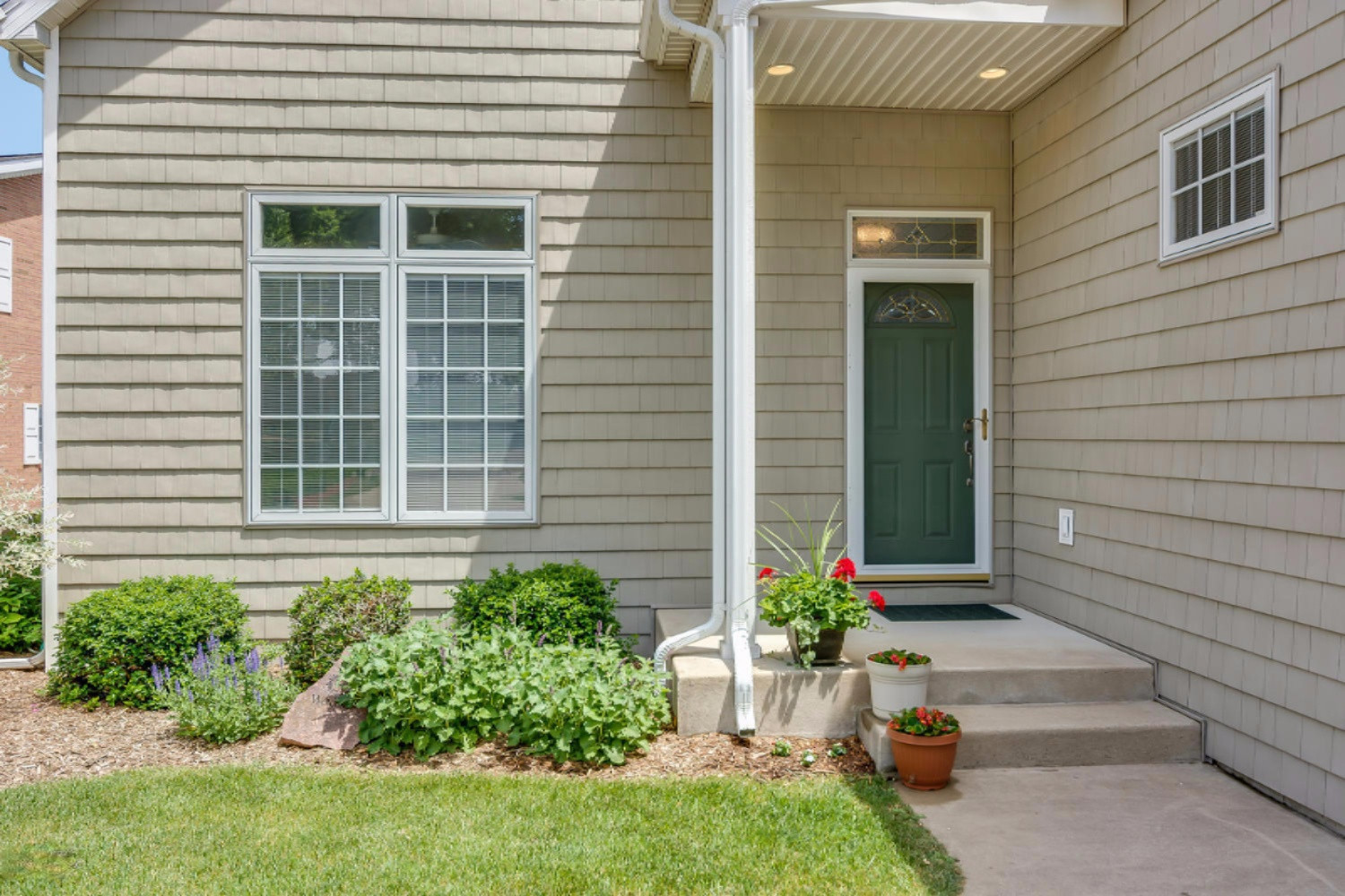 31544 Maple Island Road Dowagiac, MI 49047 - Photo 10 of 44 Front Entrance