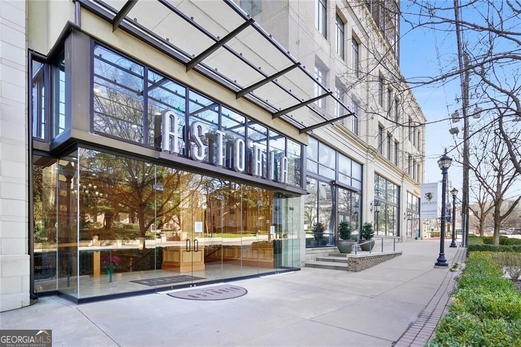 2233 Peachtree Road, Unit 208 Atlanta, GA 30309 - Photo 16 of 22 Gallery Image 16