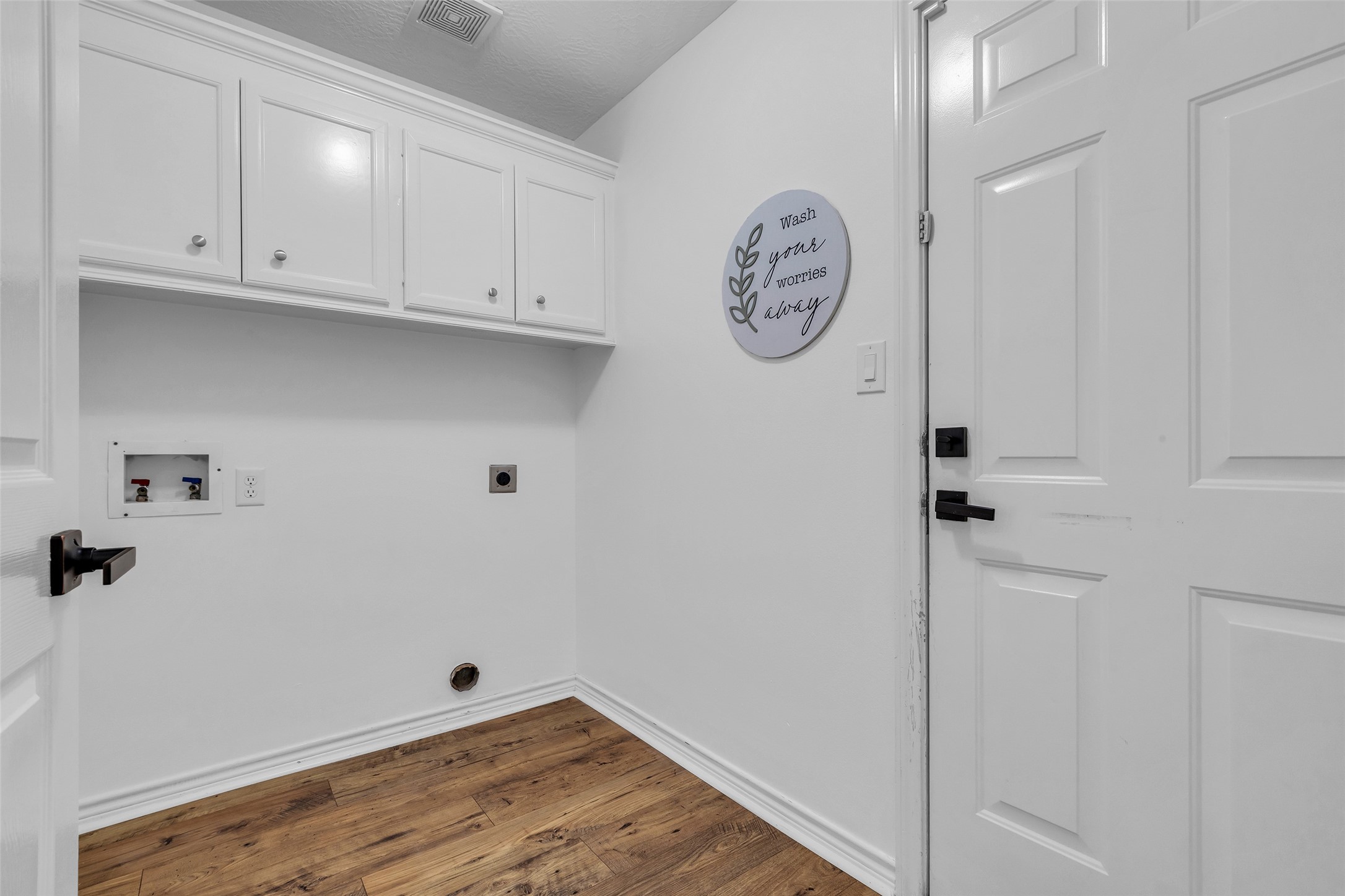 3862 Highline Oaks West Conroe, TX 77306 - Photo 17 of 23 a view of a hallway with closet