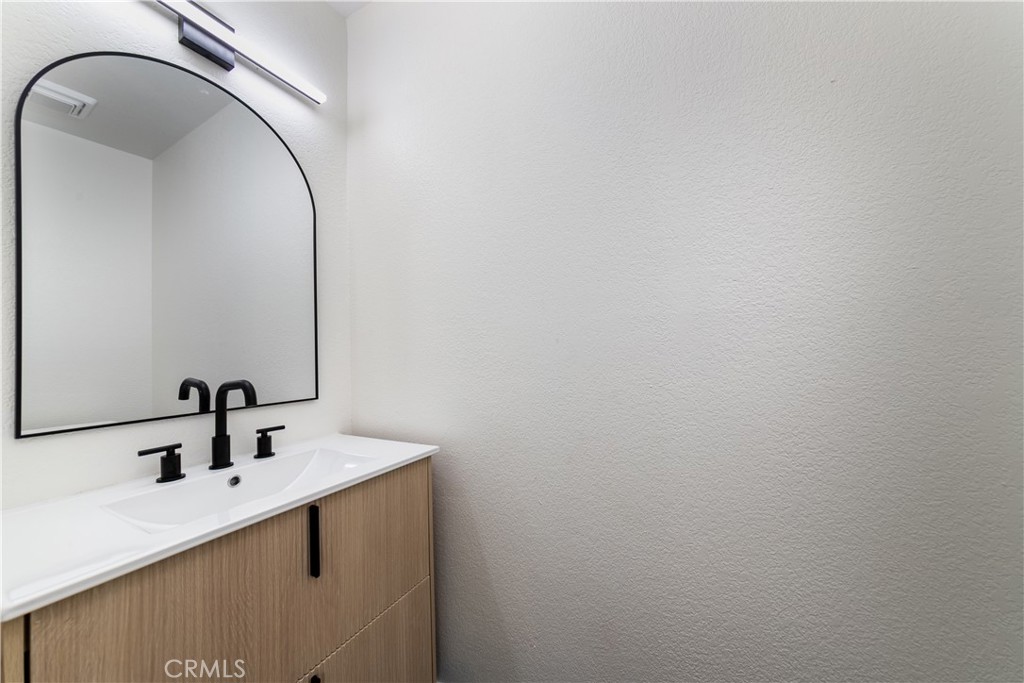 311 South Fifth Street, Unit D Burbank, CA 91501 - Photo 6 of 28