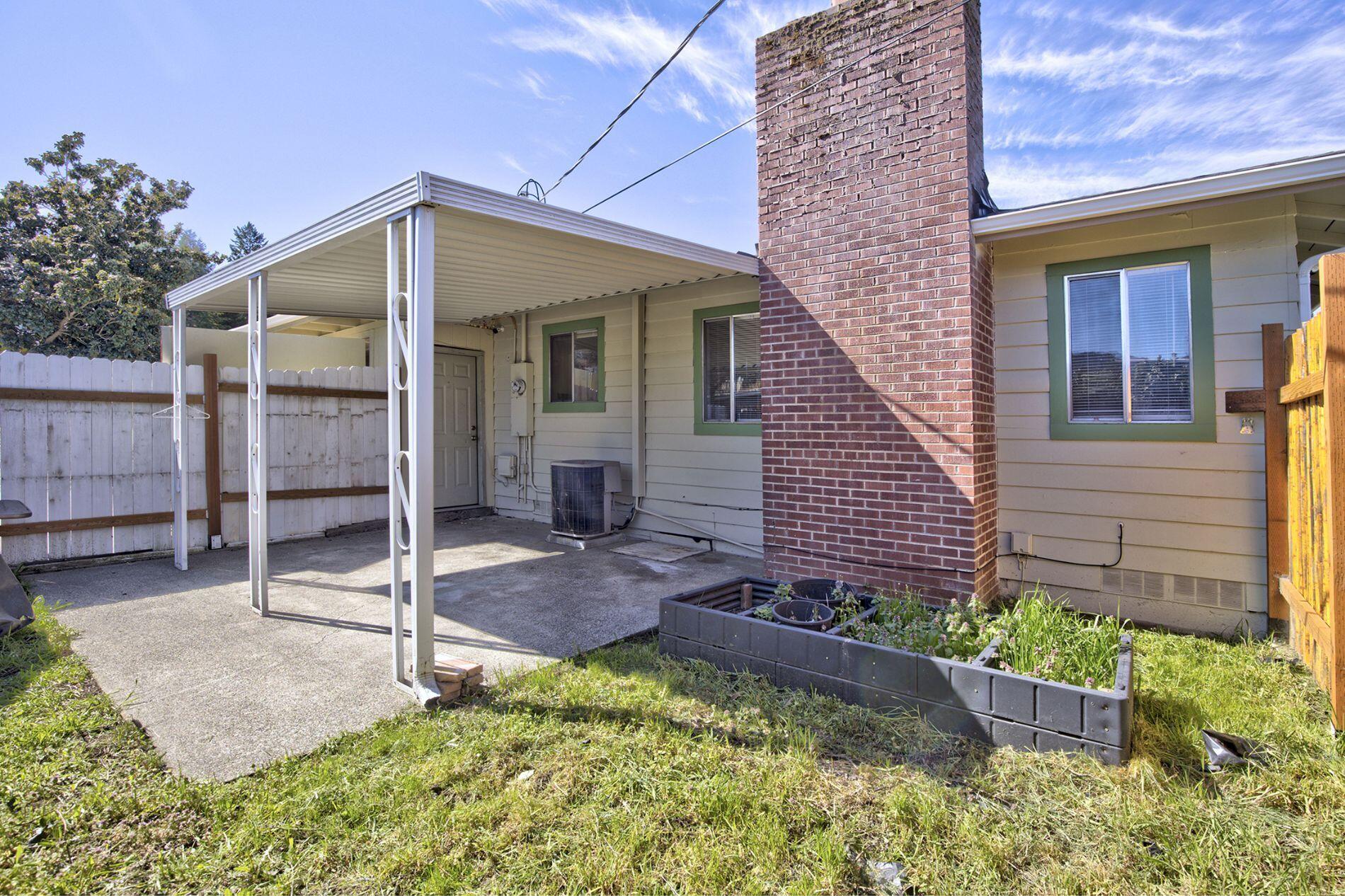 577 West Harbeck Road Grants Pass, OR 97527 - Photo 3 of 15 0R1A8364_5_6_7_8