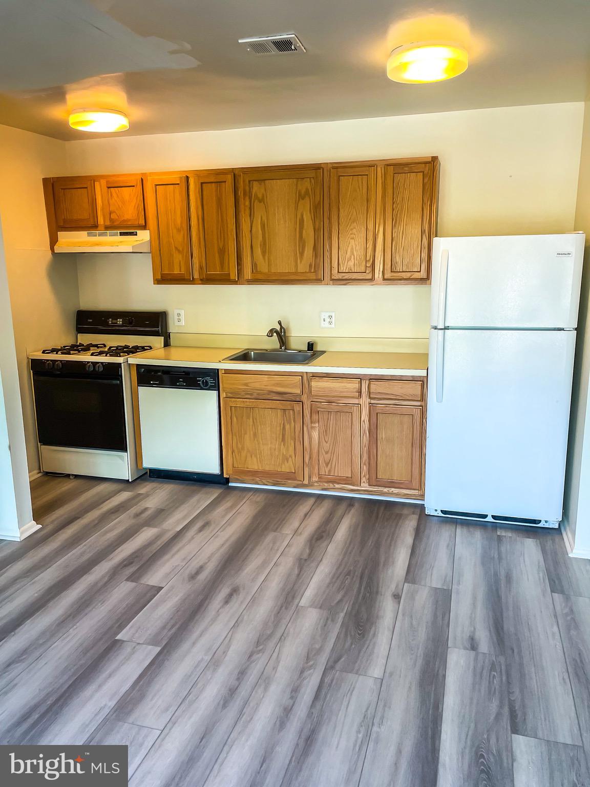 3840 Bel Pre Road, Unit 7 Silver Spring, MD 20906 - Photo 15 of 31 Kitchen