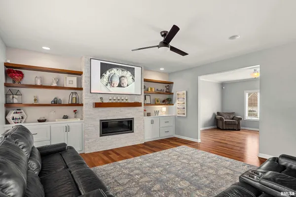 $575,000 | 7023 Clayton Court, Peoria, IL 61615