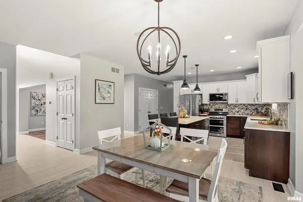 $575,000 | 7023 Clayton Court, Peoria, IL 61615