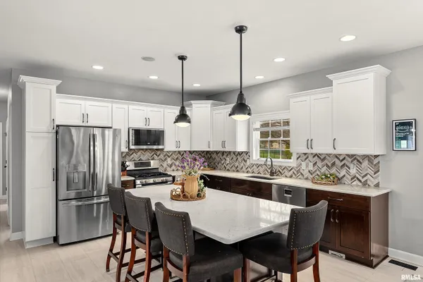 $575,000 | 7023 Clayton Court, Peoria, IL 61615