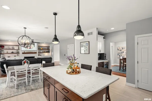 $575,000 | 7023 Clayton Court, Peoria, IL 61615
