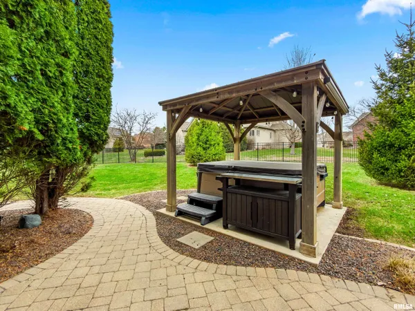 $575,000 | 7023 Clayton Court, Peoria, IL 61615