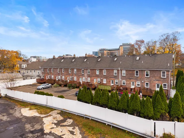 $425,000 | 25 Brown Avenue, Unit 25, Stamford, CT 06902