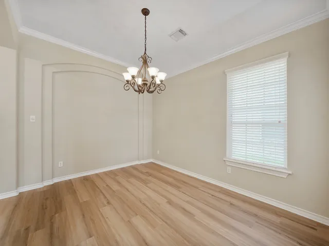 a view of empty room with window