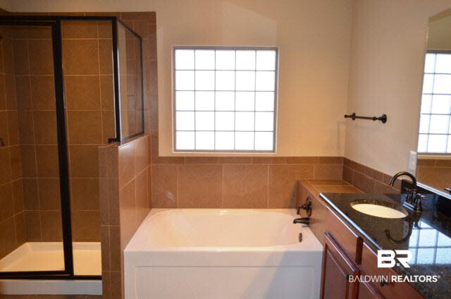 22700 Nana Loop East Silverhill, AL 36576 - Photo 10 of 21 Master Bathroom