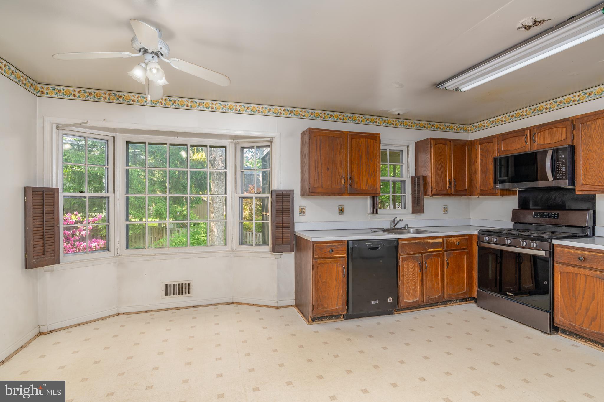 1621 Arbor View Road Silver Spring, MD 20902 - Photo 12 of 31